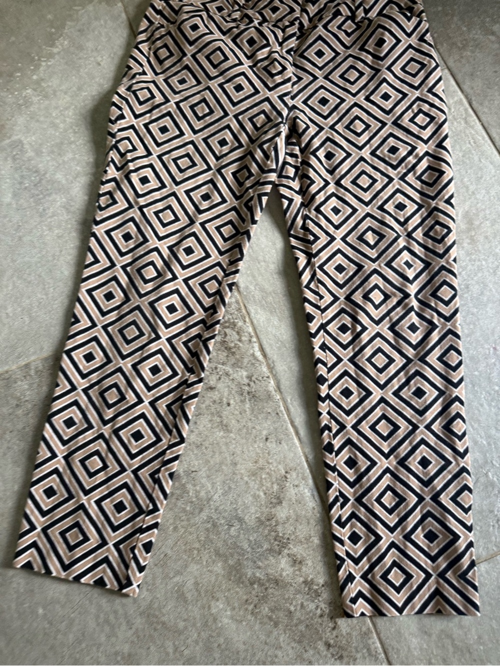 Crop Pants with Geometric Print in Beige and Black